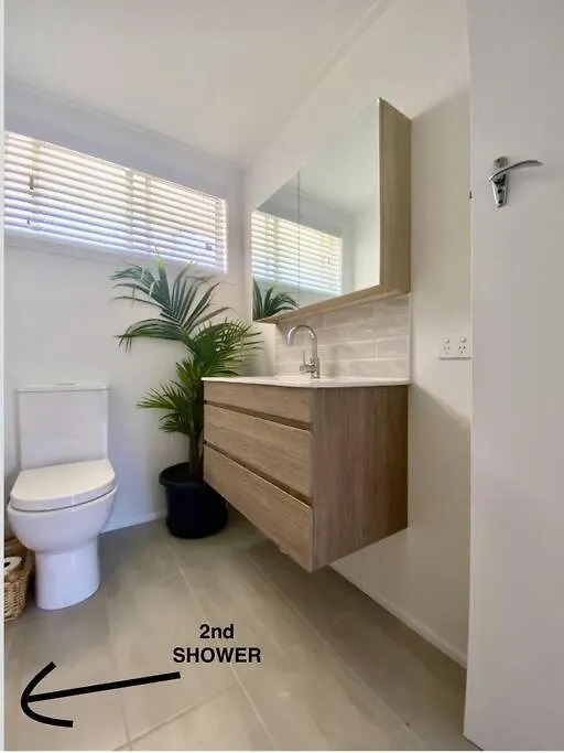 Bare Foot & Beachy On Binya! Pet Friendly House Gold Coast 0*,  Australien