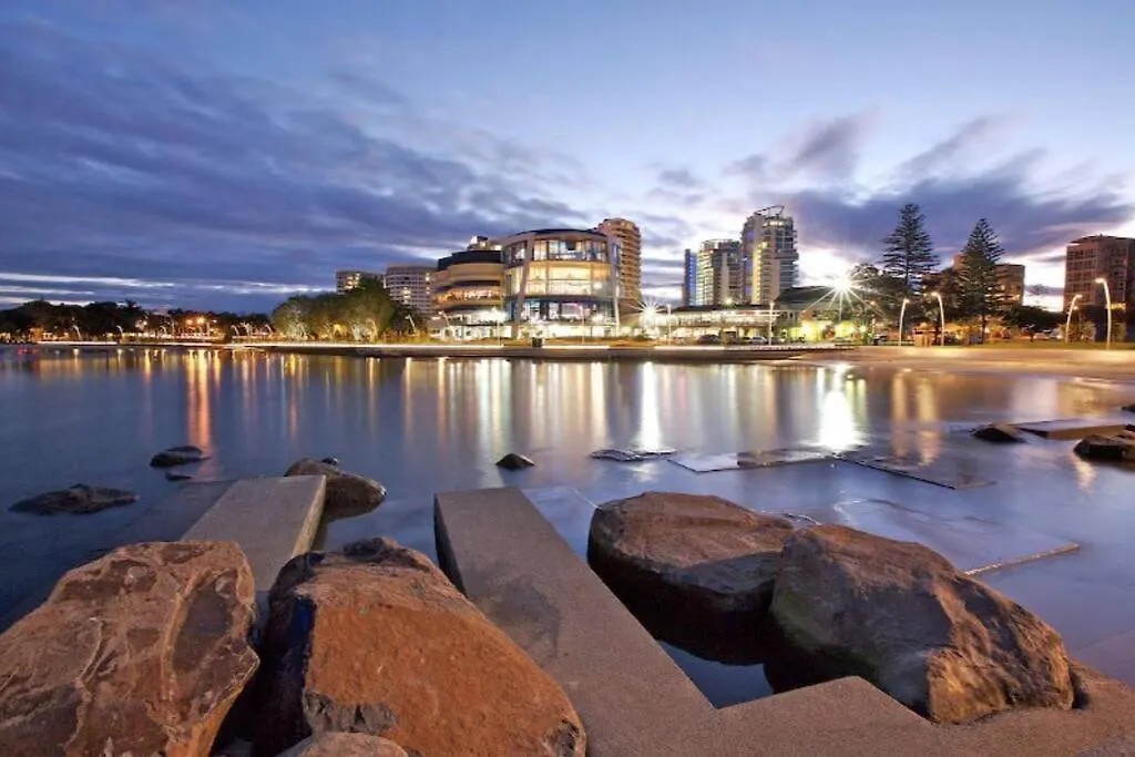 Bare Foot & Beachy On Binya! Pet Friendly House Gold Coast