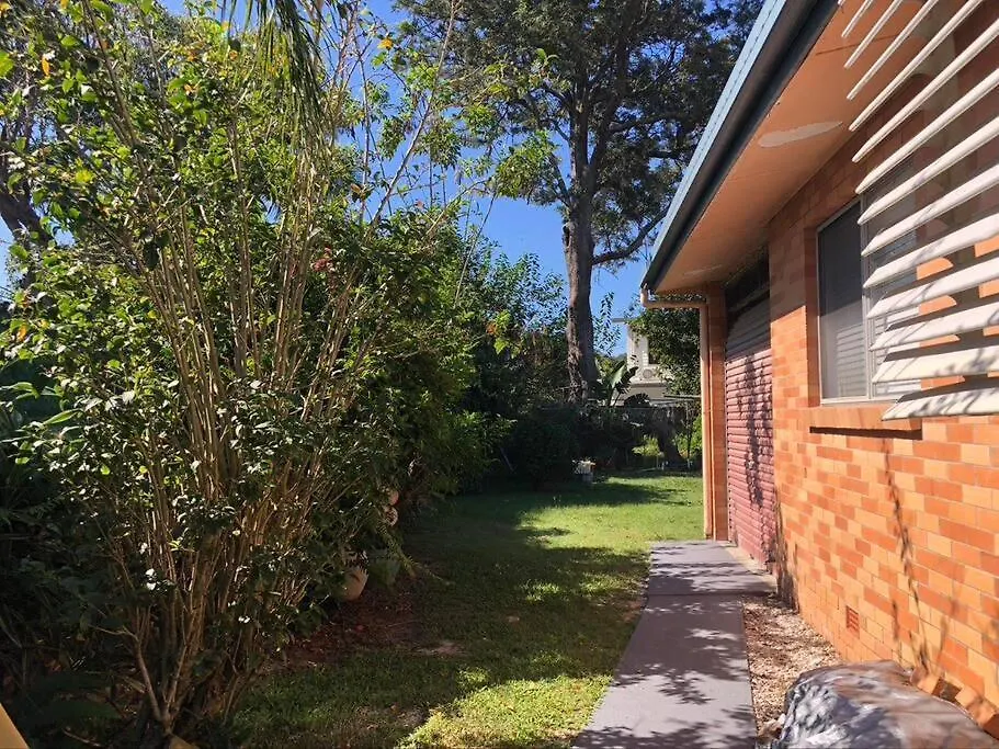 Bare Foot & Beachy On Binya! Pet Friendly House Gold Coast Australia