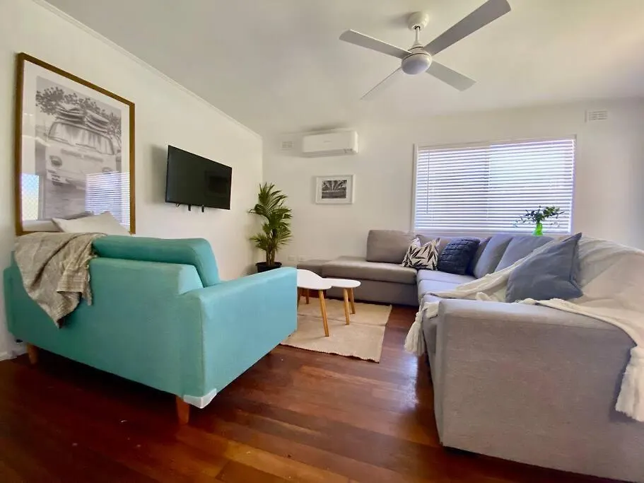 Bare Foot & Beachy On Binya! Pet Friendly House Gold Coast Australia