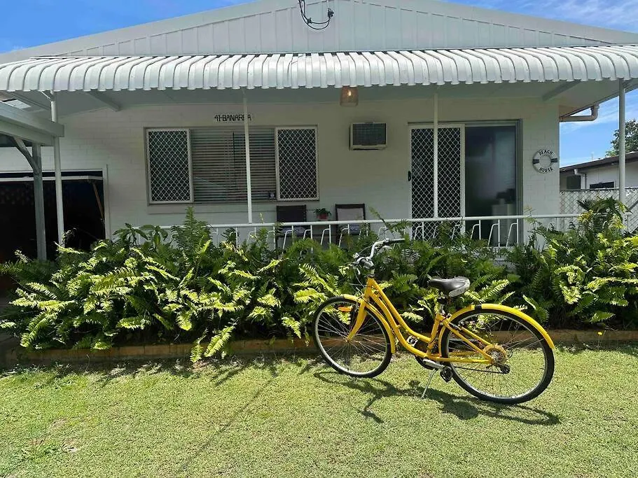 Bare Foot & Beachy On Binya! Pet Friendly House Gold Coast Holiday home